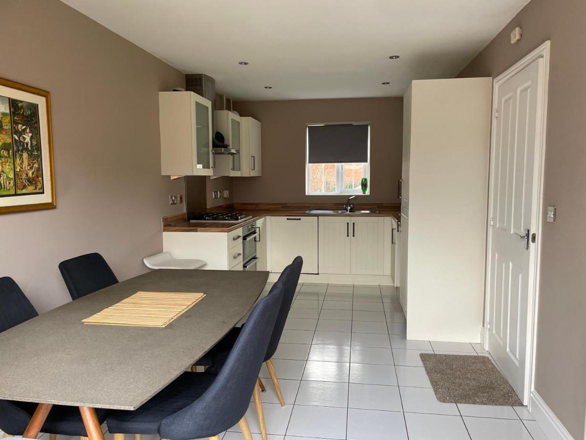 Stunning Large Detached Gloucester, 4 Beds, 3 Bedroom, 2 Bathroom Property, Nr Chelt, The Docks And Quays Sleeps 6 Esterno foto